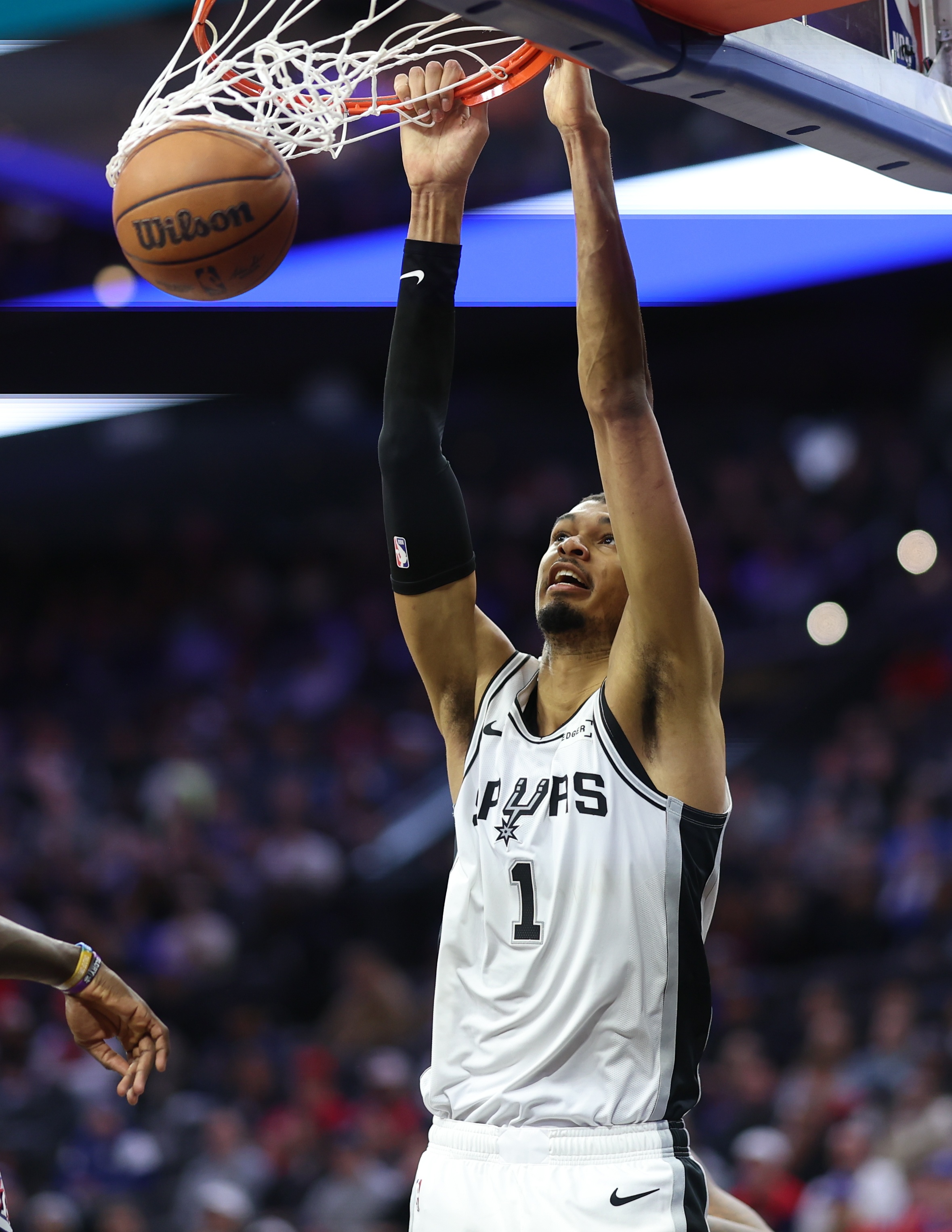 开云APP-文班：上次输给黄蜂我有很大责任 今天我们攻防两端都压制了他们