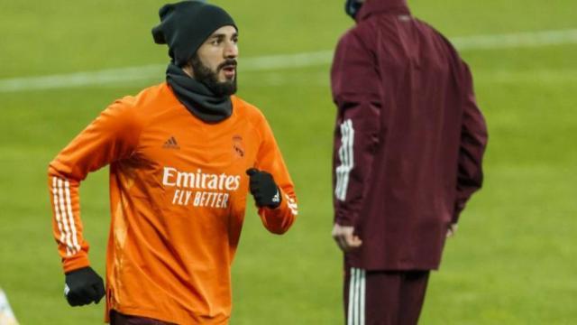 开云体育官网-本泽马因录像带事件面临庭审 律师：荒谬，不公